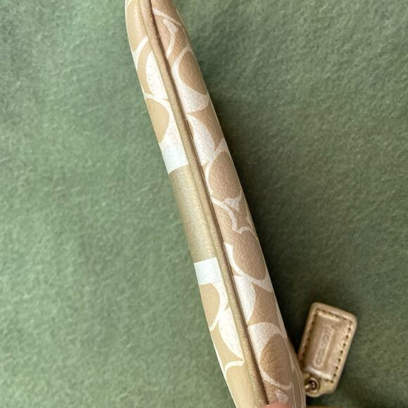 Vintage Coach Gold Cream Monogram Canvas Wristlet | 2000s Designer Mini Bag EUC - Picture 15 of 16